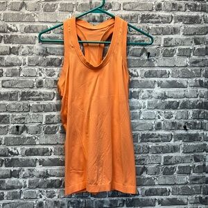 Lululemonโ top